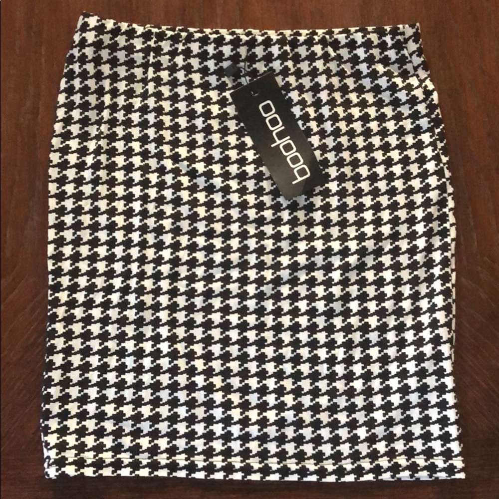 NWT Boohoo plaid stretchy skirt
